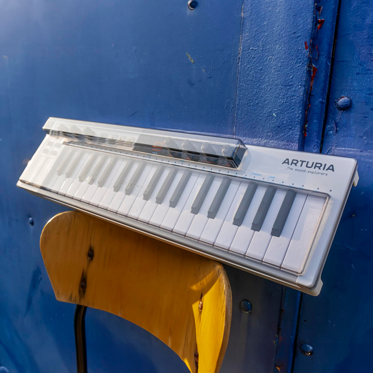 Decksaver Polycarbonate Compatible LE Akai Pro MPK Mini MK3 Cover (DSLE-PC-MPKMINIMK3)