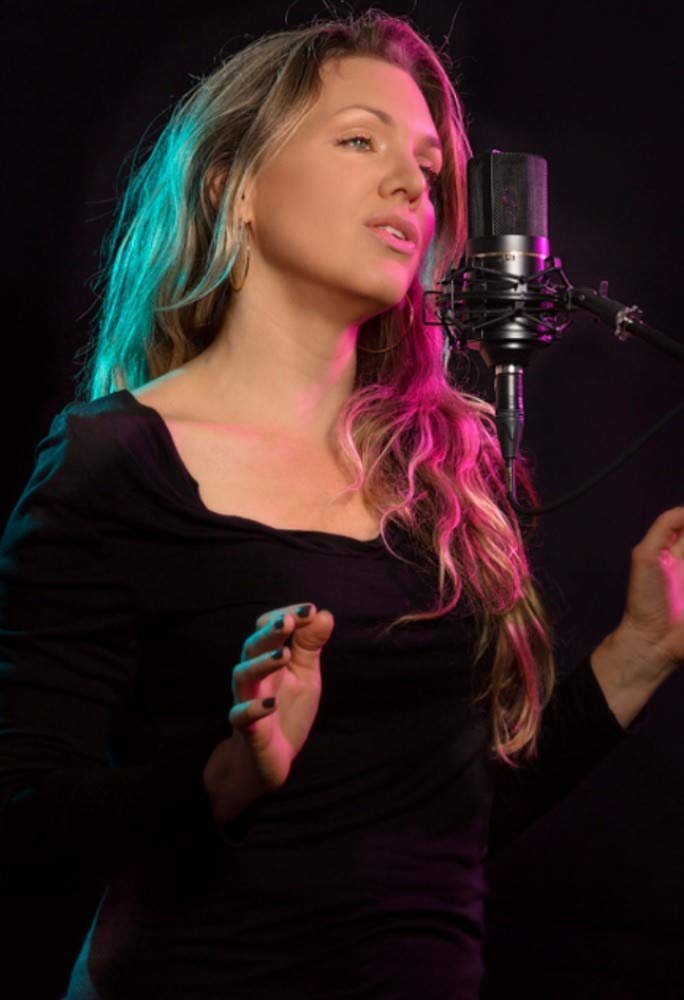 blucoil MXL 770 Cardioid Condenser Microphone Bundle with Shock Isolation Mount, 10-FT Balanced XLR Cable, and Pop Filter Windscreen