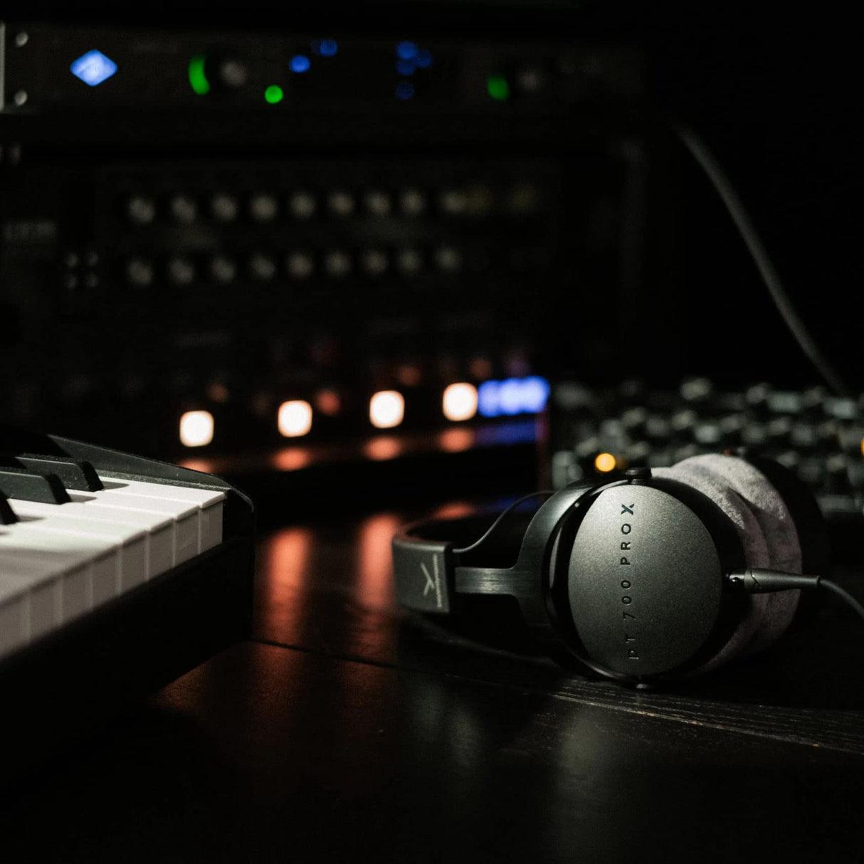 blucoil Beyerdynamics DT 700 PRO X Closed-Back Studio Headphones with Stellar.45 Driver for Recording Bundle 6' 3.5mm Headphone Extension Cable, and Slappa Full-Sized HardBody PRO Headphone Case