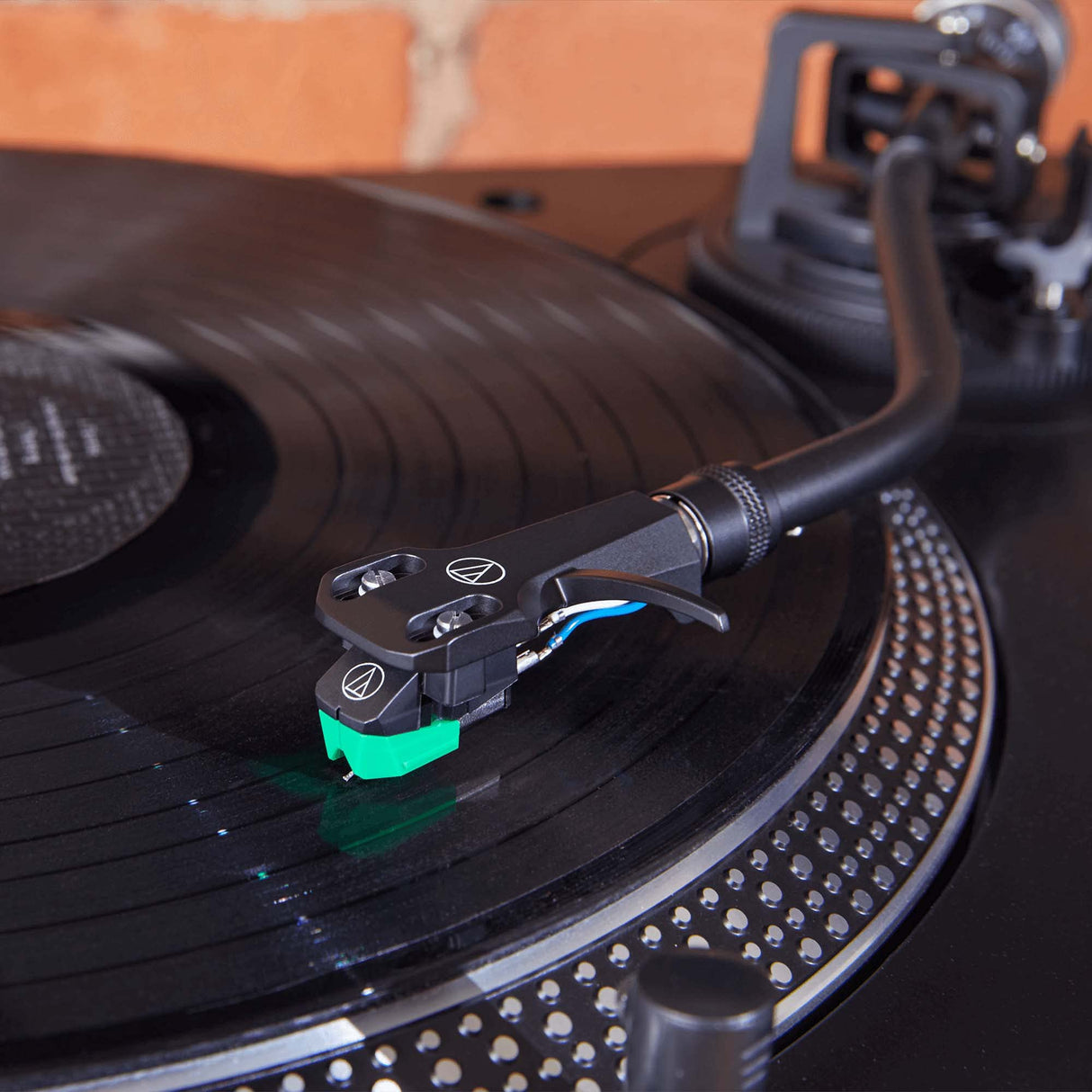 Audio Technica AT-VM95E Dual Moving Magnet Turntable Cartridge (Green) Bundle with Blucoil Carbon Anti-Static Vinyl Cleaning Brush