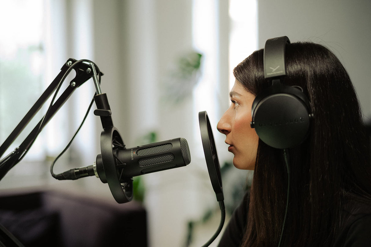 beyerdynamic PRO X M70 Professional Front-Addressed Dynamic Microphone with Storage Bag, Pop Filter, and Shock Mount