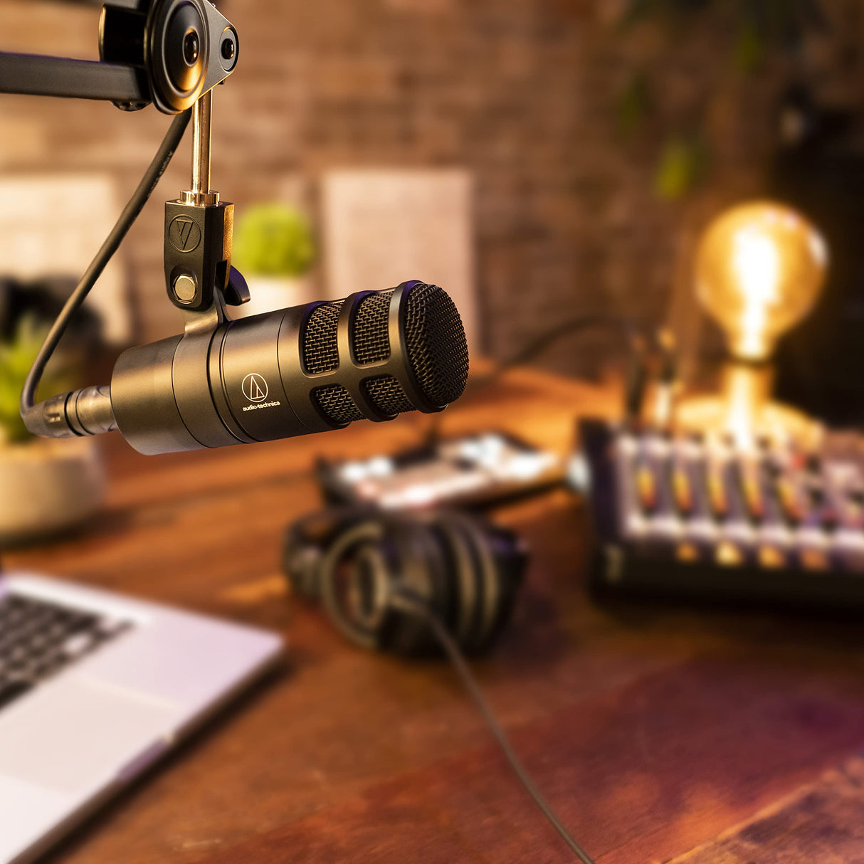 Audio Technica AT2040 Hypercardioid Dynamic Podcast Microphone with XLR Connection, Integrated Shockmount Bundle with Blucoil 10' XLR Cable, Boom Arm Plus Pop Filter, and Portable USB Audio Interface