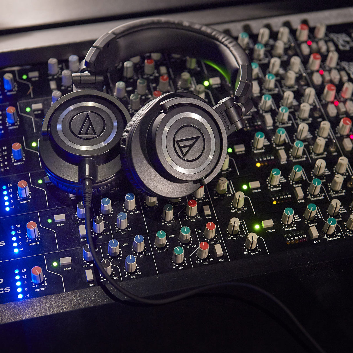 blucoil Audio Technica ATH-M50X Professional Studio Monitor Headphones, Black Bundle with Samson R21S Dynamic Microphone, Boom Arm Plus Pop Filter, 10' XLR Cable, and 5-Pack of Reusable Cable Ties