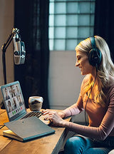 AKG Pro Audio Lyra Ultra-HD, Four Capsule, Multi-Capture Mode, USB-C Condenser Microphone for Recording and Streaming Bundle with Blucoil Boom Arm Plus Pop Filter, and USB-A Mini Hub